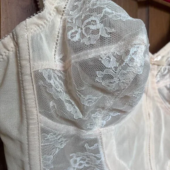 Bali Vintage Women's Cream and Tan Lingerie Corset - Picture 3 of 4